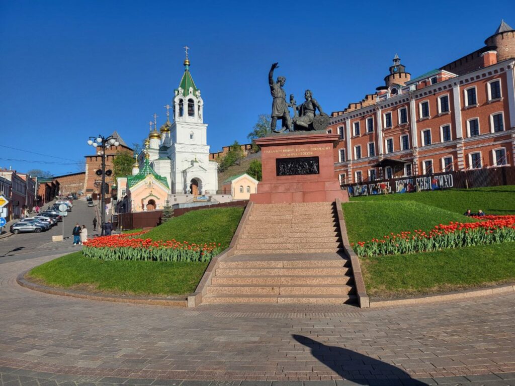 Рождественская. Площадь Народного Единства.
